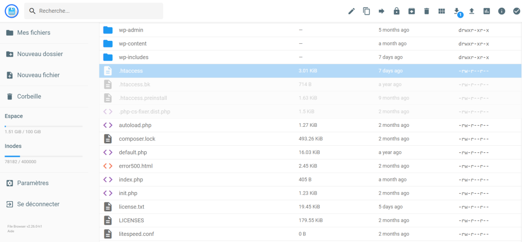 Le fichier .htaccess est mis en évidence dans le répertoire racine