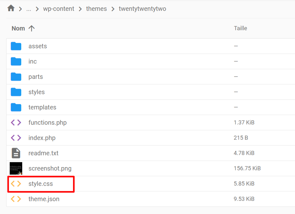 Le répertoire du thème twentytwentytwo dans le gestionnaire de fichiers. Le fichier style.css est mis en évidence