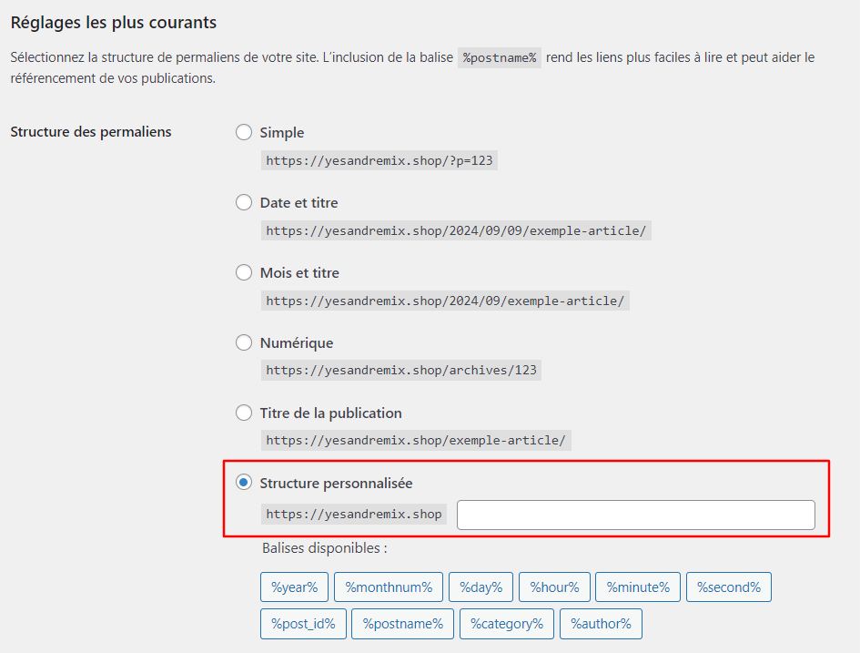 Réglages des Permaliens de WordPress, mettant en évidence l'option de structure personnalisée